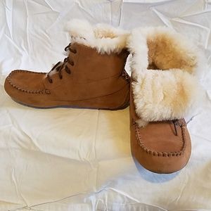 UGG Australia Lace-Up CHICKAREE Bootie